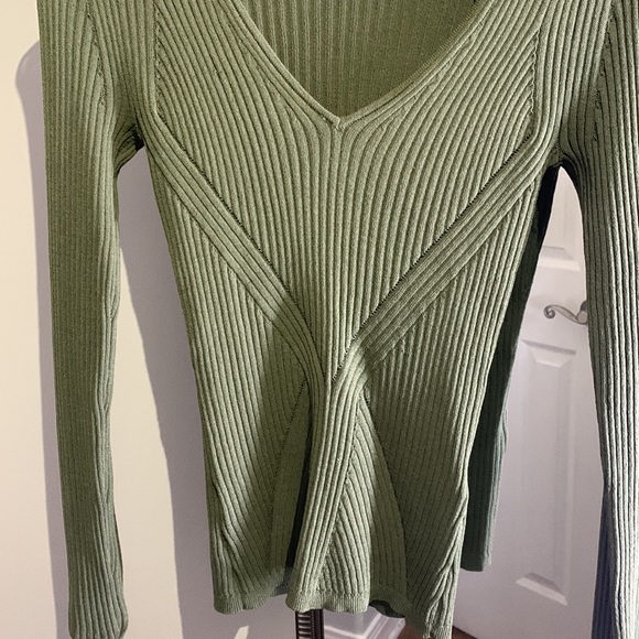 Dynamite sweater olive green size XS - Picture 4 of 4